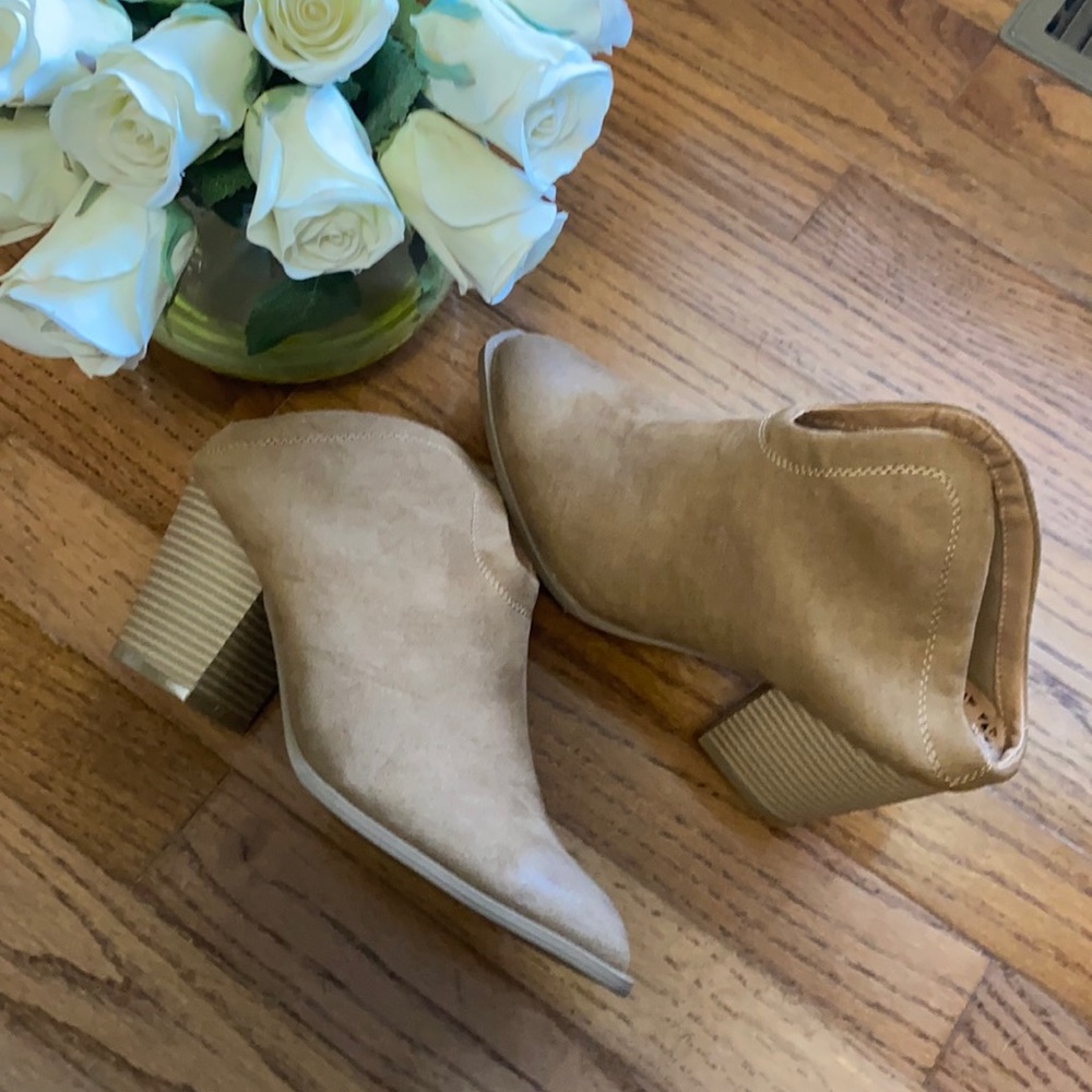 👠 Quipid tan suede mule 👠